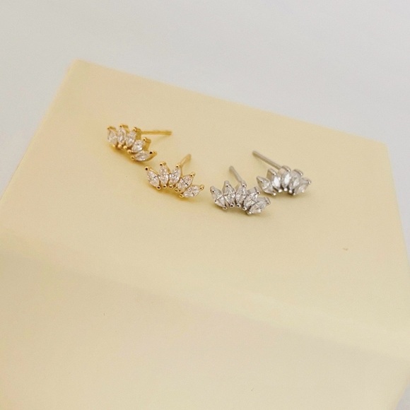 Sterling Silver Elegant Floral Stud Earrings,Minimalist Jewelry, - Picture 2 of 4